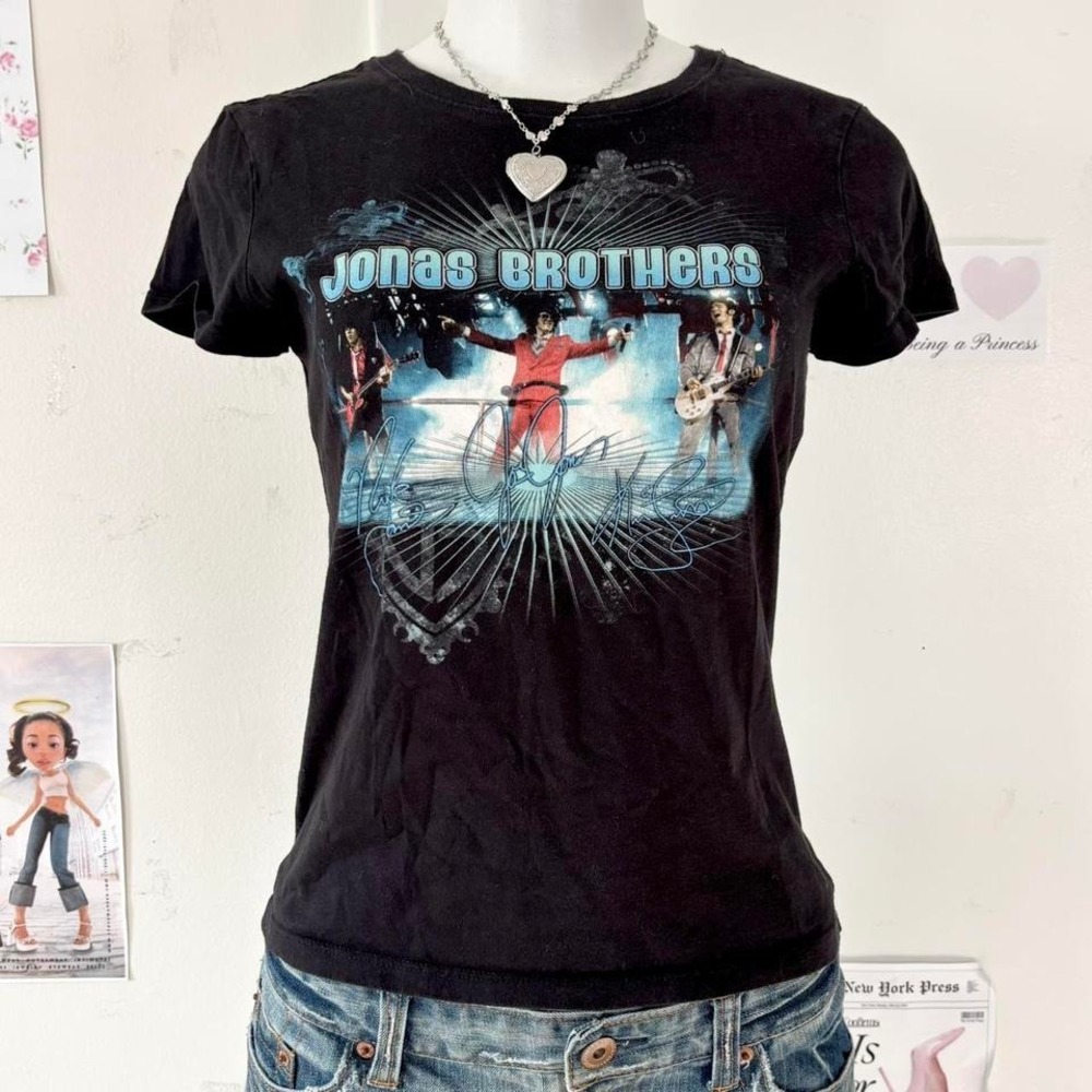 JONAS BROTHERS 2000s Tour Tee (Youth L fits XS/S)